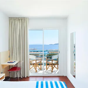 https://hotel-california.fr-provencehotel.com